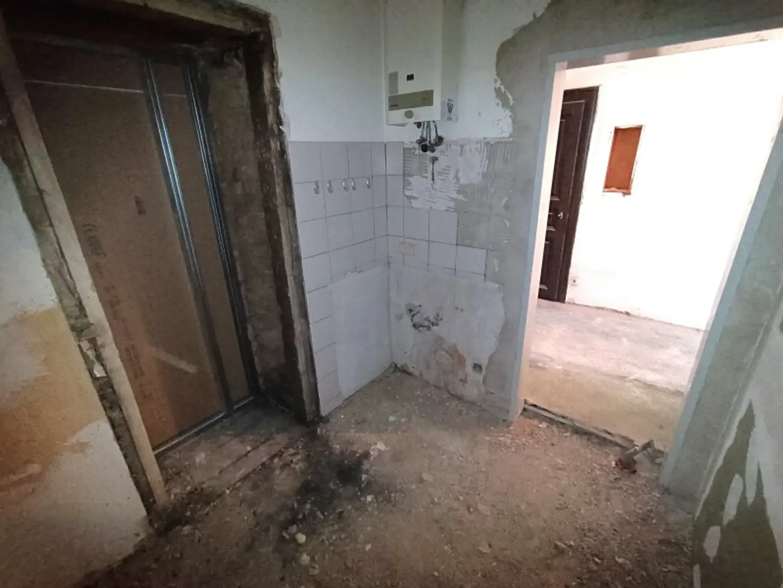 Smartes Layout & ideale Verkehrsanbindung & Platz für Ihre Wünsche! 2-Zimmer Wohnung im Altbau mit Lift - Nähe U4 Friedensbrücke!