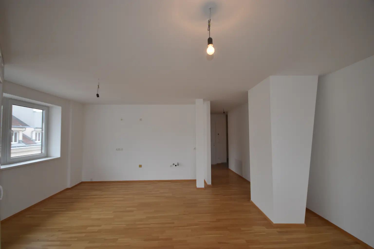 "17. BEZIRK - Gemütliche und helle 2-Zimmer-Wohnung mit Loggia"