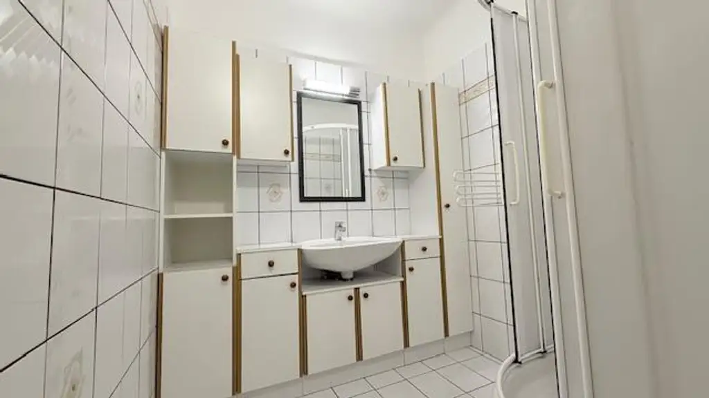 Top Lage an Grenze zum 1. Bezirk. 2 -Zimmer Neubauwohnung mit Stellplatz im Innenhof!