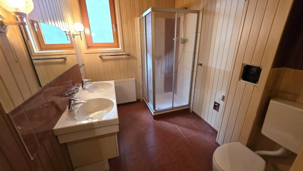 URBAN-LORITZ-PLATZ: Sanierungsbedürftige 3-Zimmer-Altbauwohnung mit Balkon