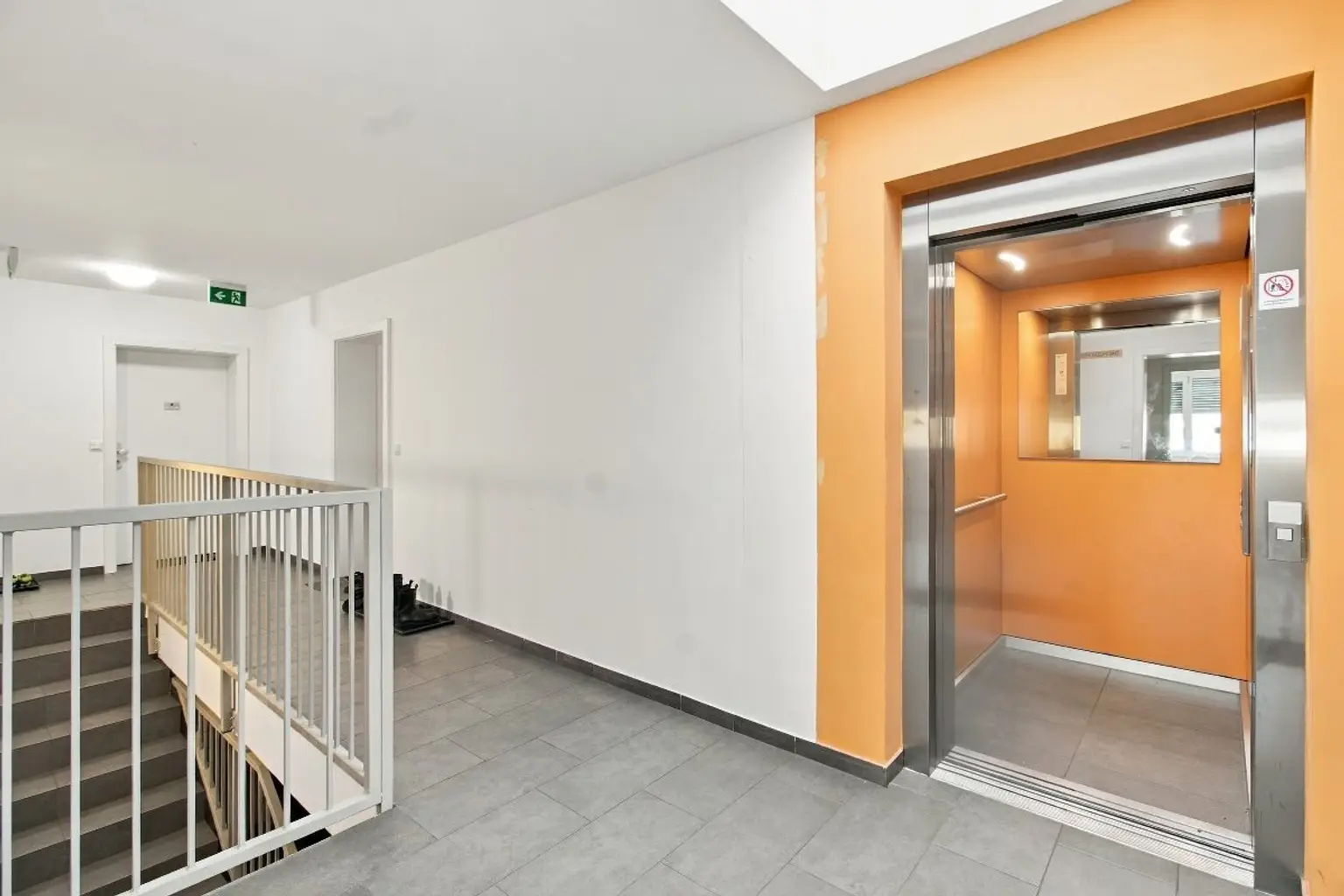 R | NEU am Markt ++ MODERNE ZWEI Zimmer mit TERRASSE | Prima Service Immobilien