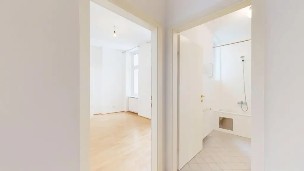 Große und klassisch schöne Altbau-Wohnung | 5 Zimmer | 2 Bäder | Lift | am Liechtensteinpark