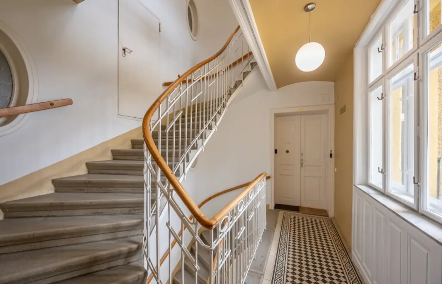 ++1140++ sanierungsbedürftige 3,5 Zimmer Wohnung in Stilvilla! idyllischer Garten!