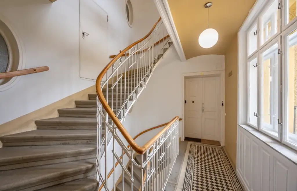++1140++ sanierungsbedürftige 3,5 Zimmer Wohnung in Stilvilla! idyllischer Garten!