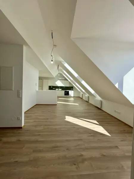 Moderne Dachgeschoßwohnung in Klosterneuburg: 75m² Erstbezug mit Terrasse!
