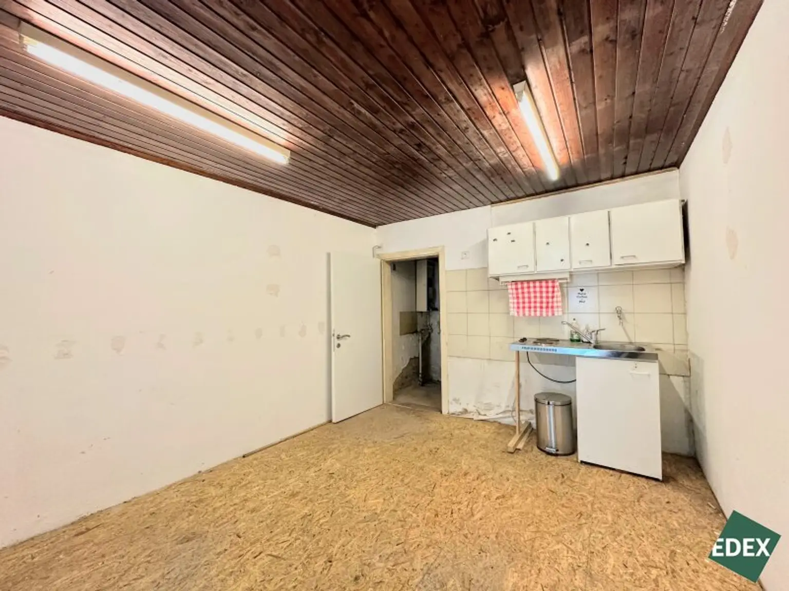 Sanierungsbedürftige 1-Zimmer-Wohnung in zentraler Lage