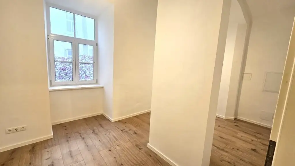 NEU RENOVIERT -  Bürofläche/Ordination Nähe Votivkirche!