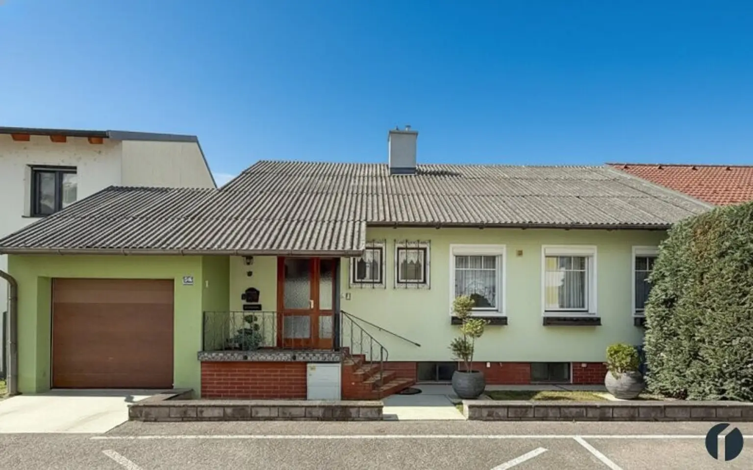 Außenansicht von der Straße aus