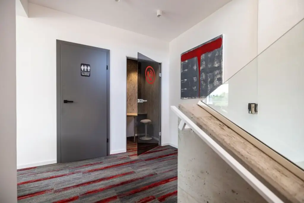 Moderne Bürohaus bzw. Praxisgemeinschaft mit Topausstattung auf Eigengrund