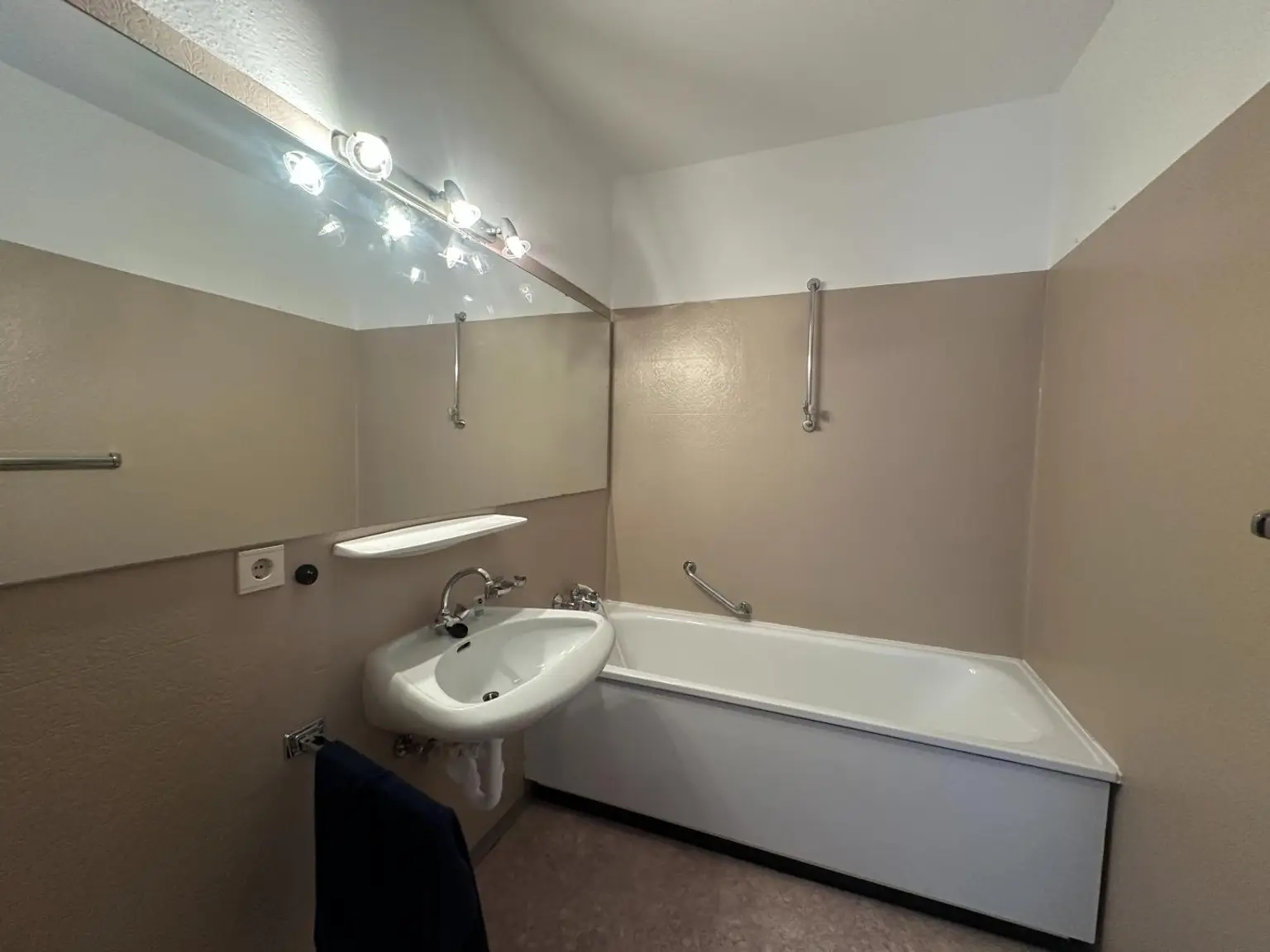 2-Zimmer Mietwohnung mit wunderbarem See-  und Traunsteinblick