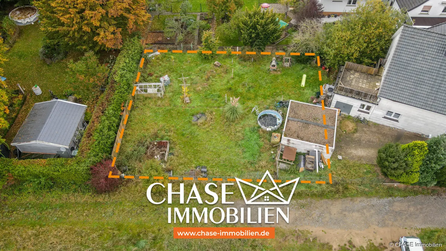 Grundstück, seitliche Ansicht