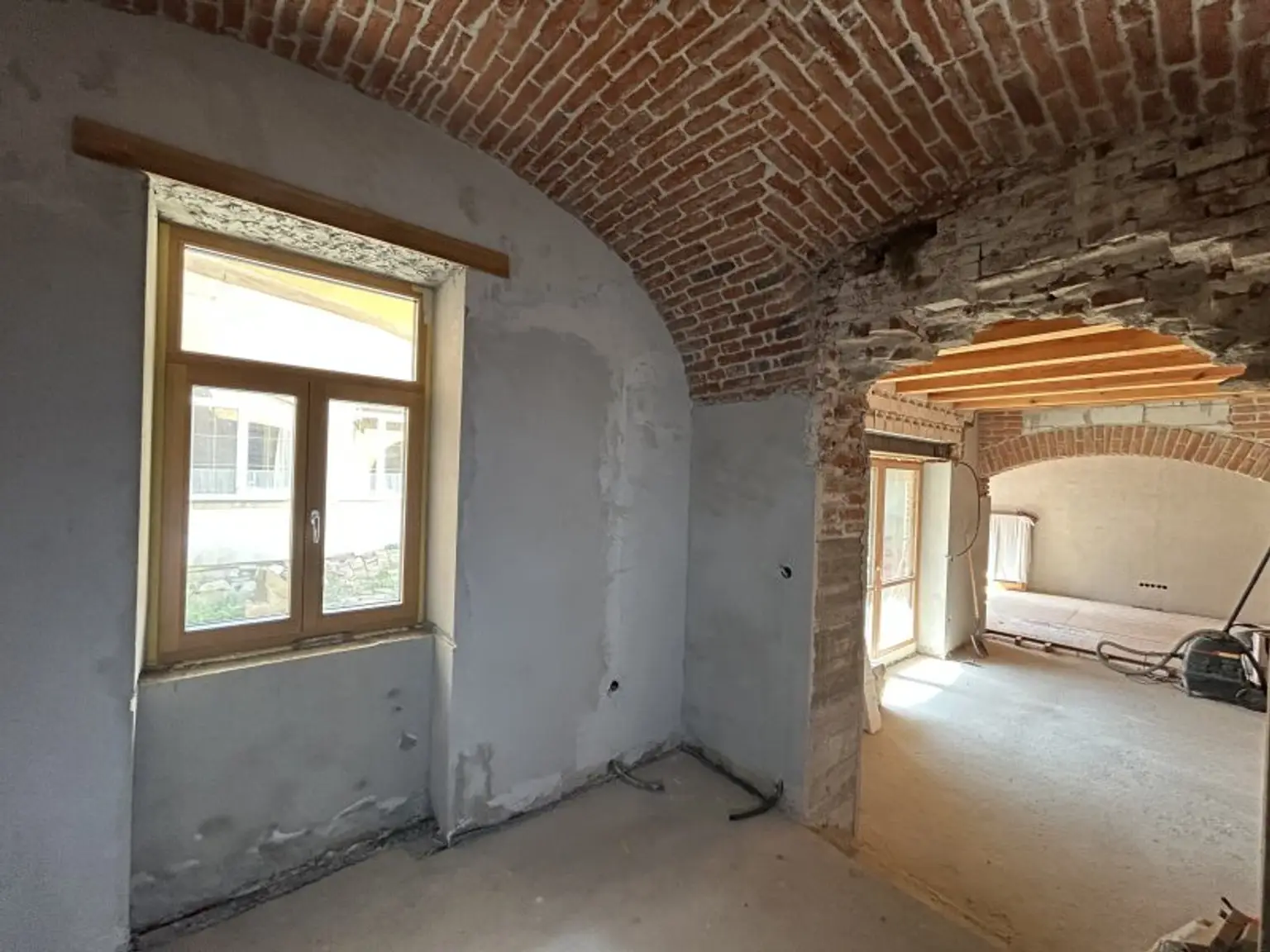 +++ Historisches Mehrfamilienhaus mit Charakter und Potenzial – eines der ältesten Gebäude Kőszegs! +++