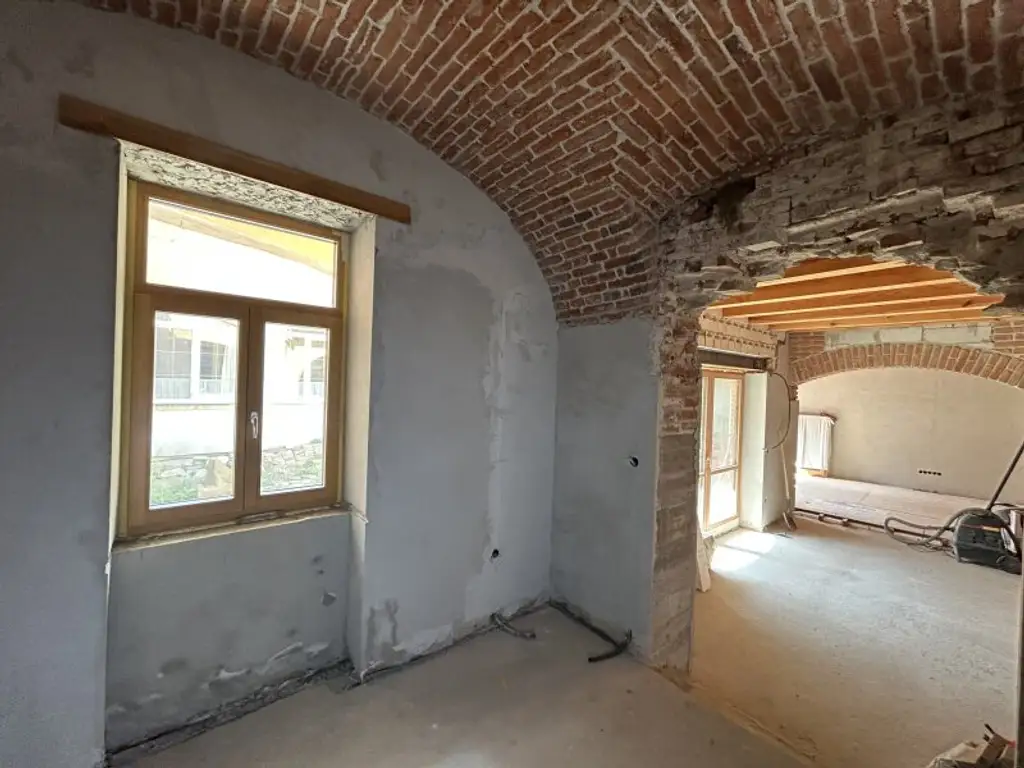 +++ Historisches Mehrfamilienhaus mit Charakter und Potenzial – eines der ältesten Gebäude Kőszegs! +++