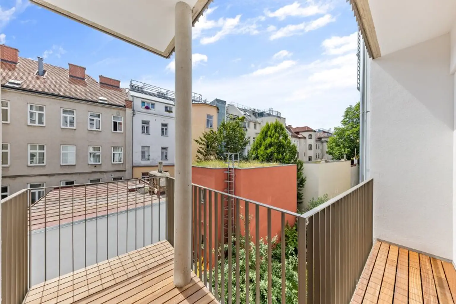 3-Zimmer-Altbaueigentumswohnung in generalsaniertem Altbau mit Balkon