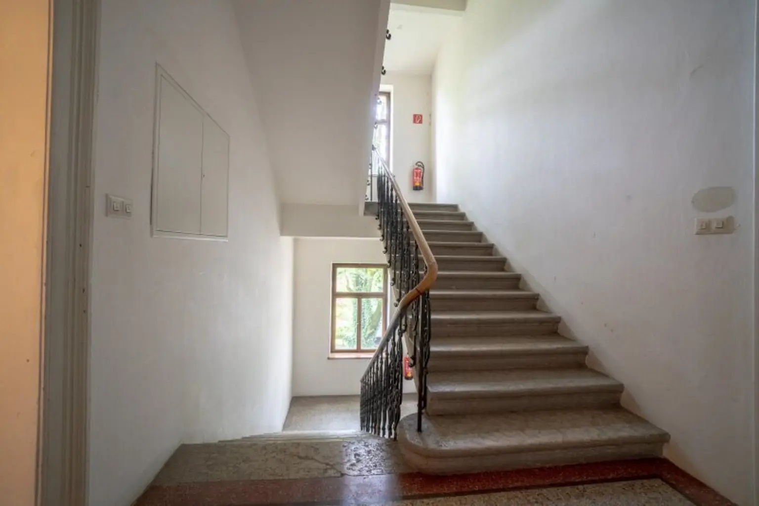 Sanierungsbedürftige 2-Zimmer-Wohnung in Saggen mit Entwicklungspotenzial