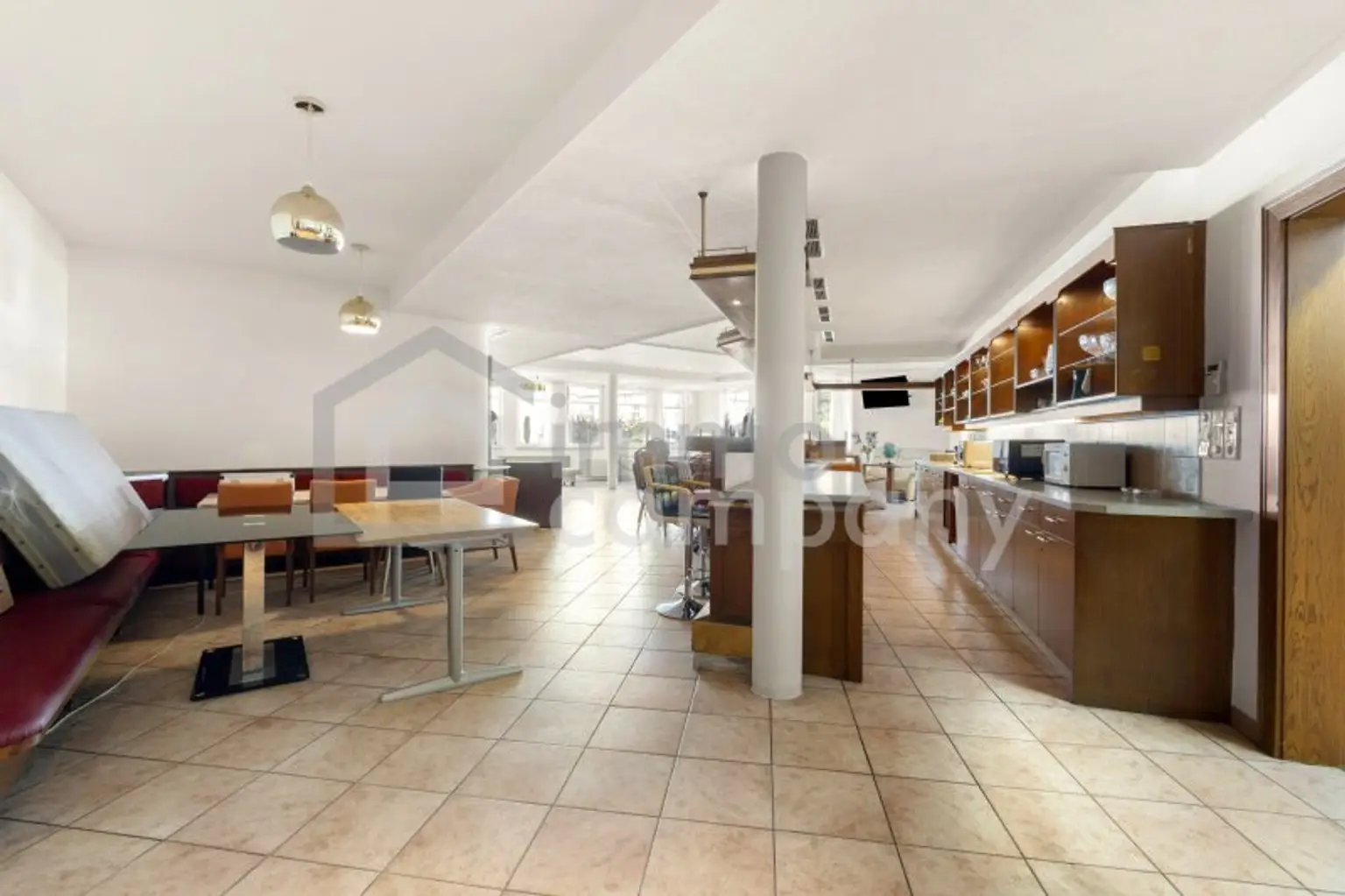 Großzügiges Mehrfamilienhaus mit zusätzlicher Gewerbefläche & großem Garten in Leoben-Göss