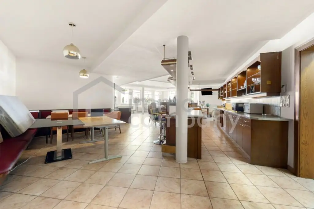 Großzügiges Mehrfamilienhaus mit zusätzlicher Gewerbefläche & großem Garten in Leoben-Göss