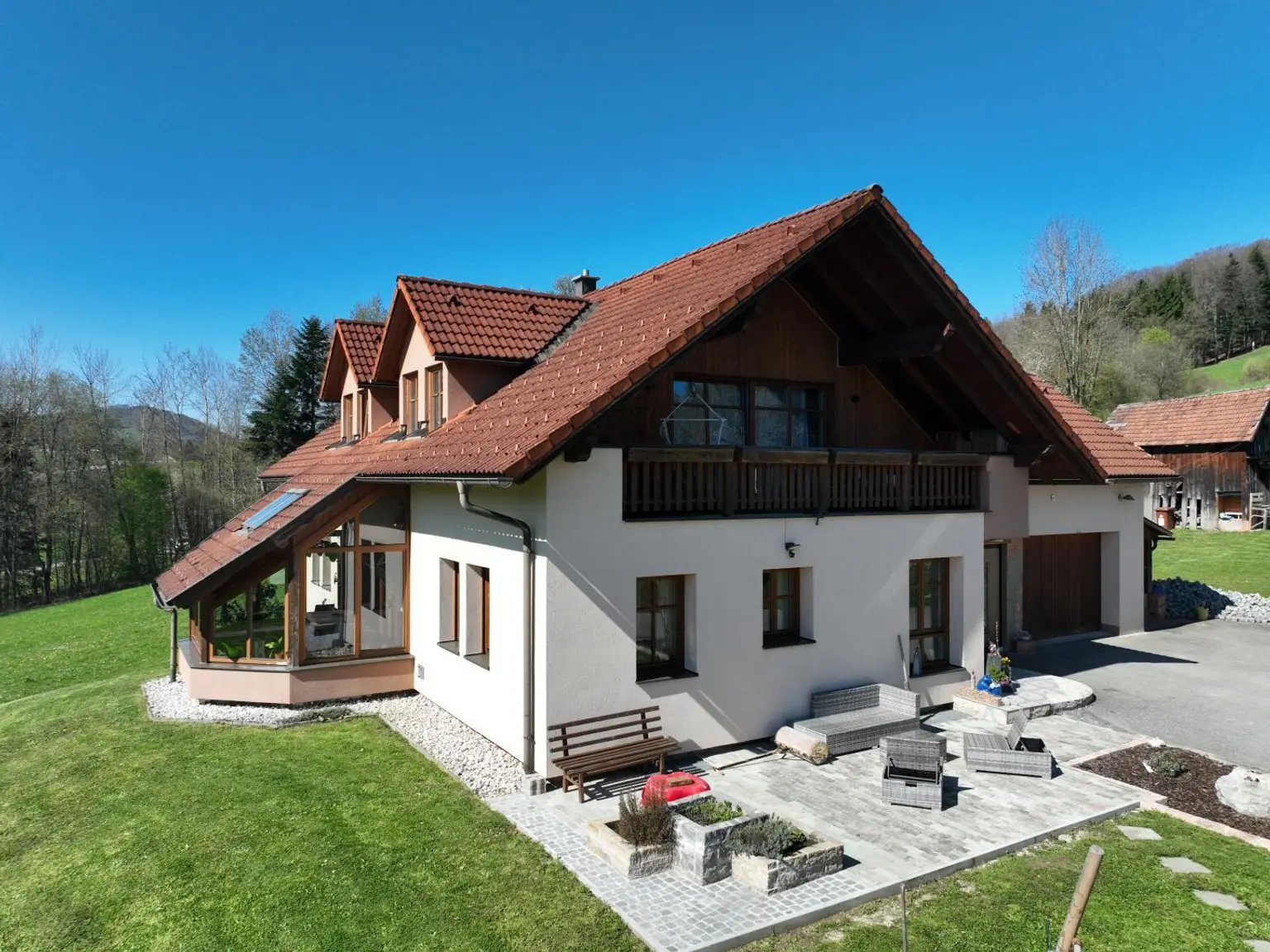 Wohnhaus mit Terrasse