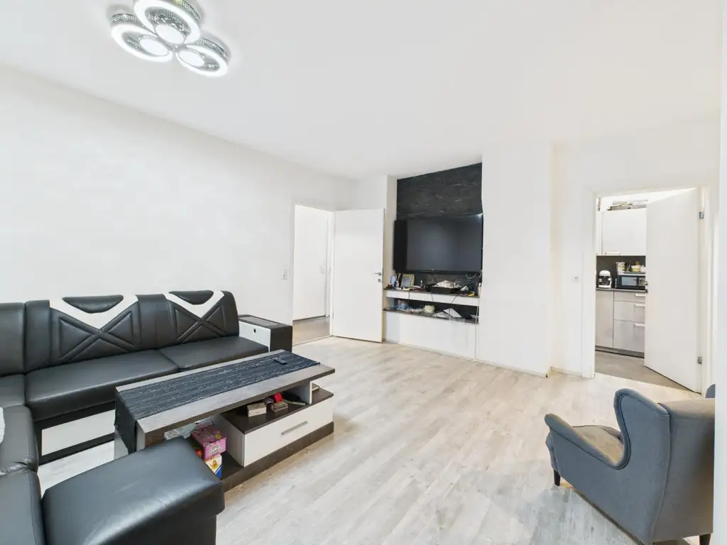 Großzügige 3-Zimmer-Wohnung mit Loggia in begehrter Welser Wohnlage – neuwertig, hell & sofort beziehbar