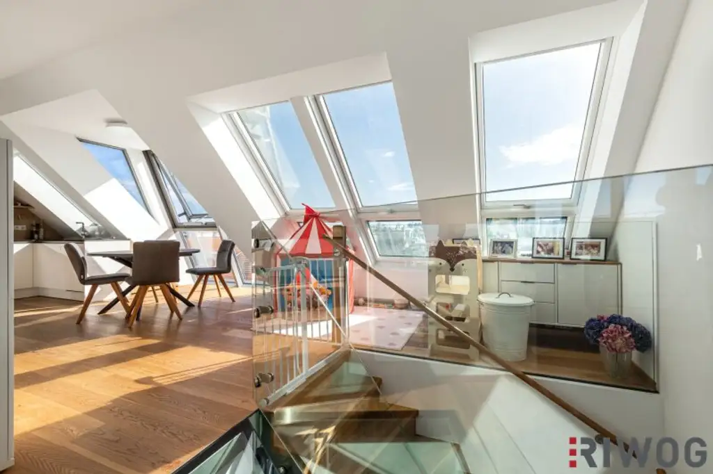 Ein unvergleichbarer Ausblick | 4-Zimmer Dachgeschoßwohnung mit hochwertiger Einbauküche | Parkplatz optional