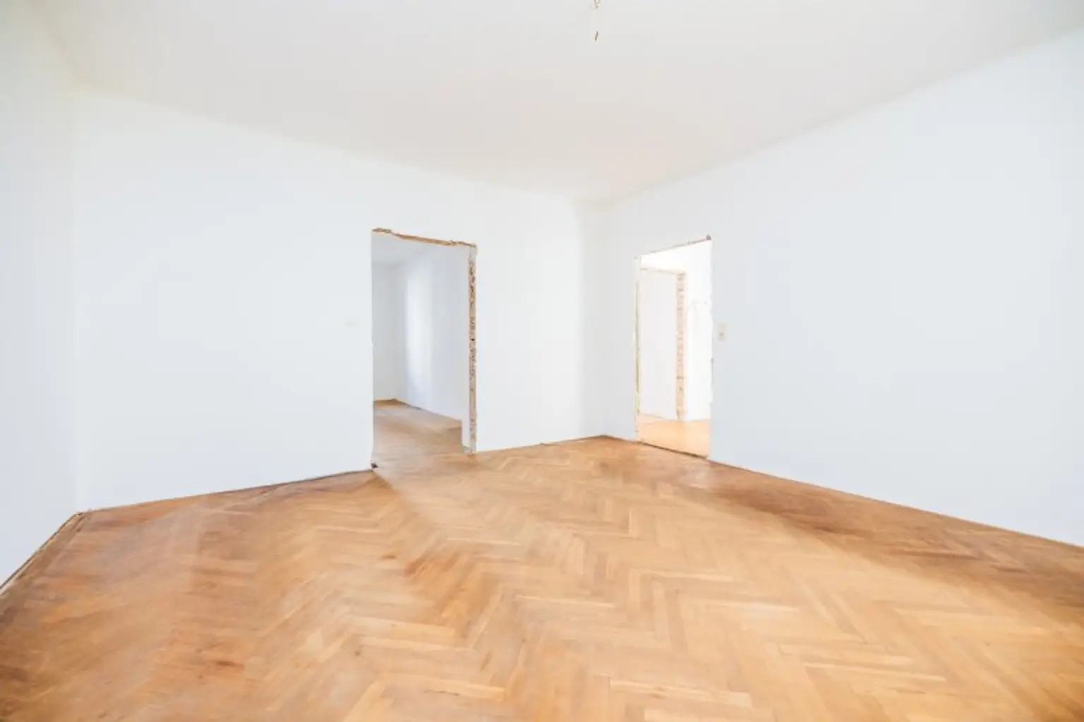 GEIDORF I ZENTRALE STADTLAGE I GRÜNBLICK I RUHIGES WOHNUMFELD I BADEZIMMER MIT DUSCHE UND FENSTER I PROJEKT WOHNEN I