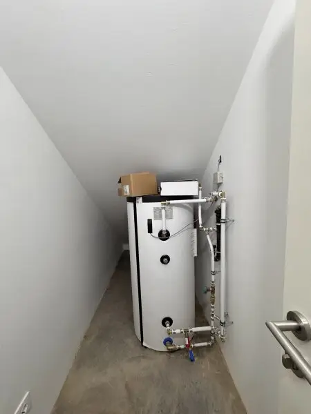 1A Gewerbebetrieb mit Halle und Büroräumen: Erstbezug mit Top-Ausstattung!