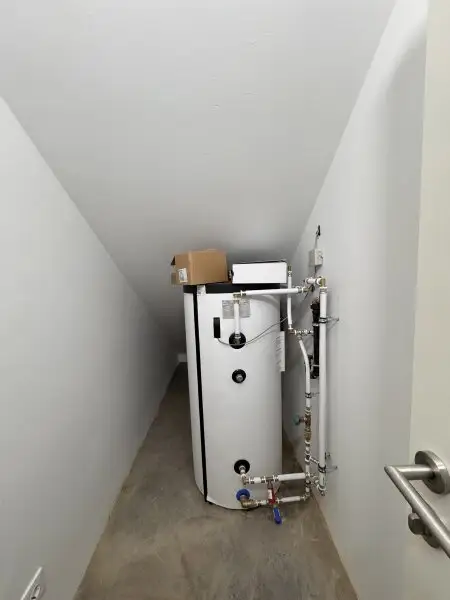 1A Gewerbebetrieb mit Halle und Büroräumen: Erstbezug mit Top-Ausstattung!