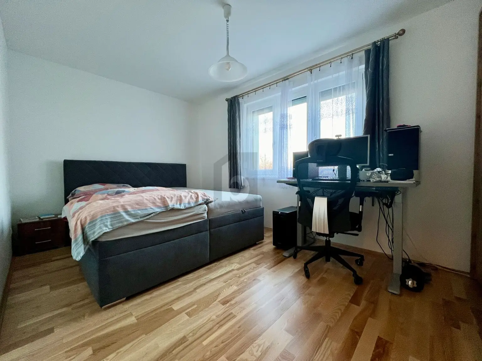 MODERNER WOHNHIT MIT BALKON