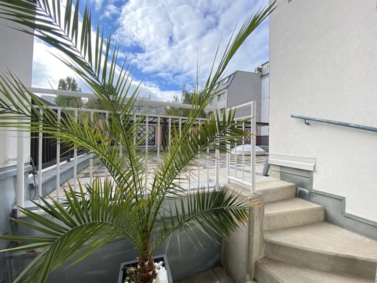 BÜRO oder ORDINATION + U3 Nähe + ca. 100m² TERRASSE + PERFEKTE Lage + SUPER Infrastruktur!