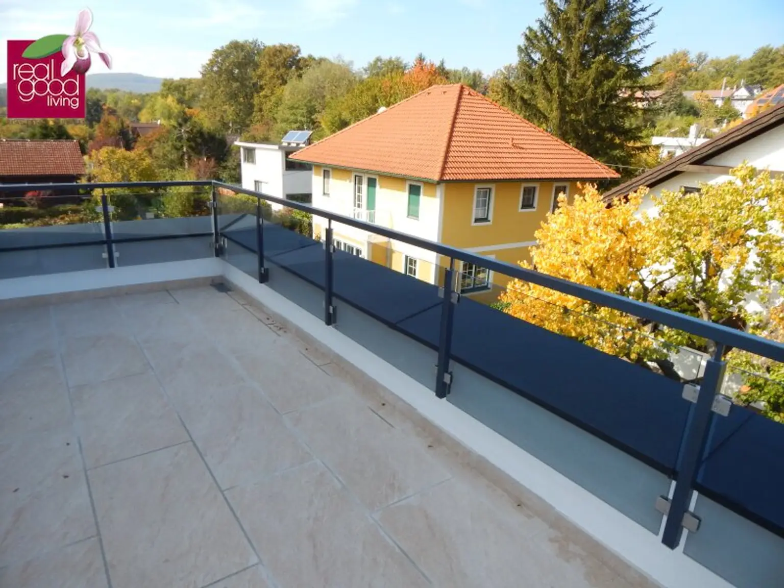 Villa mit Pool, voll unterkellert – mit Top-Ausstattung