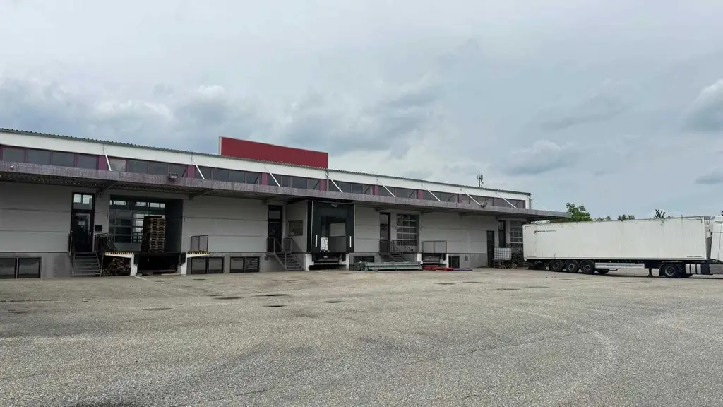 Bestandsfreie Gewerbeliegenschaft mit Lagerhalle & Bürotrakt