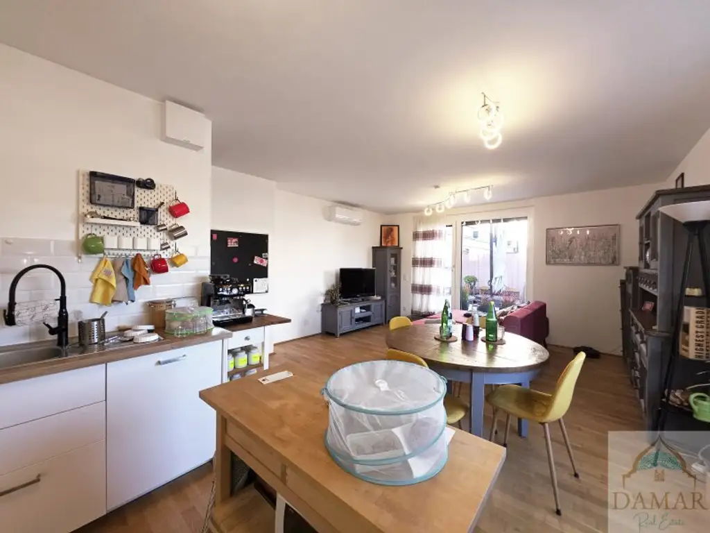 Traumhafte 4-Zimmer-Dachgeschoßwohnung mit großer 65m² Terrasse und Garagenplatz in 1220 Wien – Jetzt zugreifen!