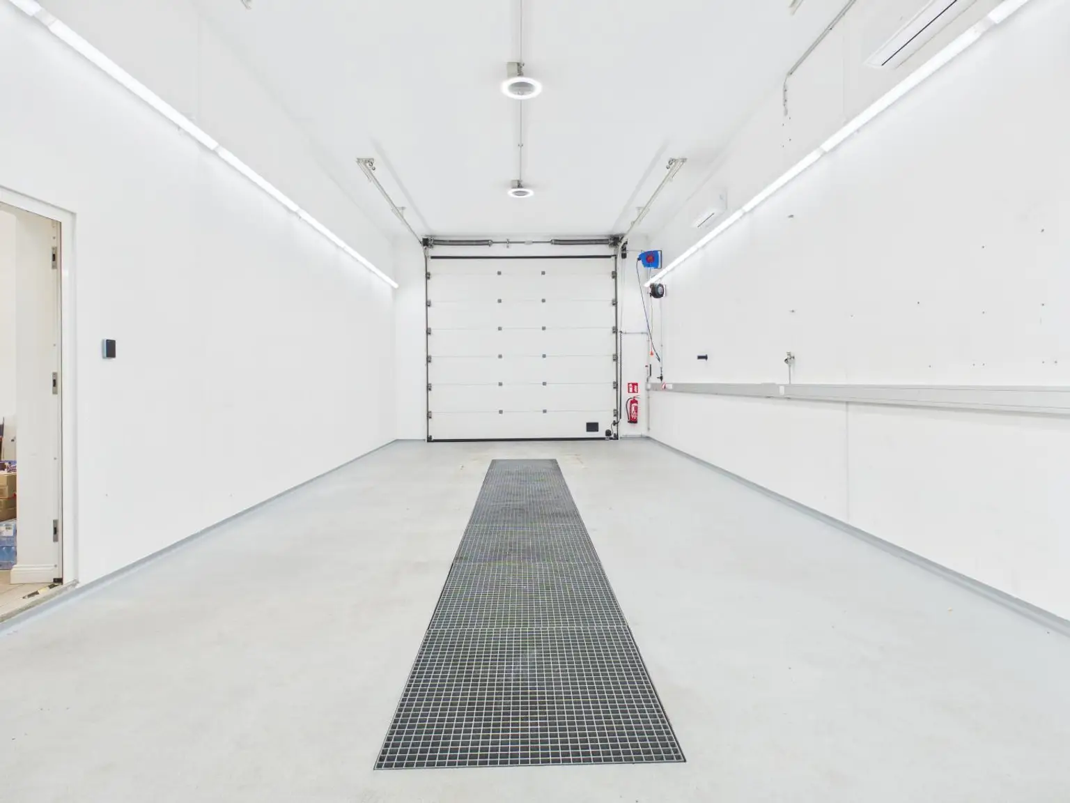 Fahrzeugaufbereitungs-Halle (2)