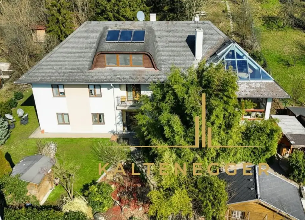 Klosterneuburg: Großzügiges Anwesen mit 2 Wohneinheiten, Indoorpool und 3.606 m² Grundstück