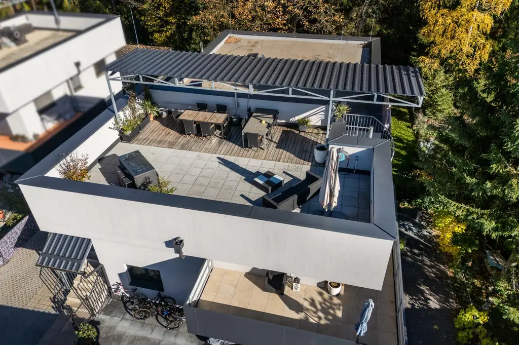 3-Zimmer-Dachterrassentraum inklusive 2 Carports