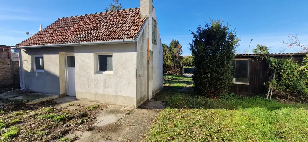 Freistehendes Wohnhaus mit Garten