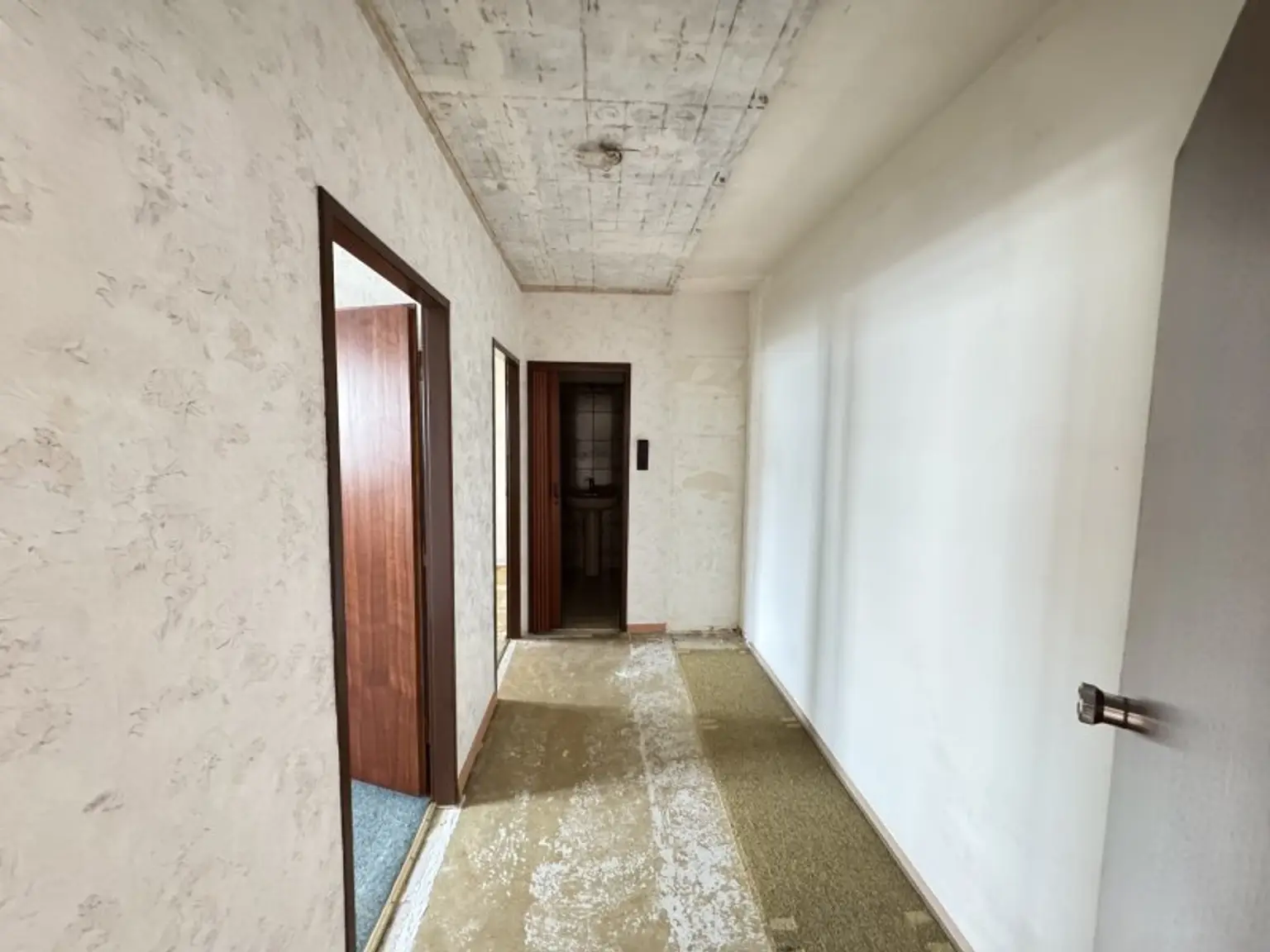 *Sanierungsbedürftiger Familien- oder Pärchenhit in absoluter Ruhelage mit Loggia bei U6 Dresdner Straße* Ab sofort verfügbar*
