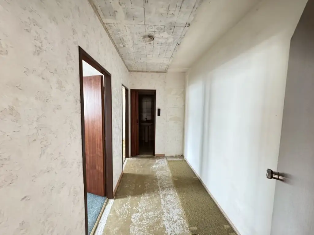*Sanierungsbedürftiger Familien- oder Pärchenhit in absoluter Ruhelage mit Loggia bei U6 Dresdner Straße* Ab sofort verfügbar*