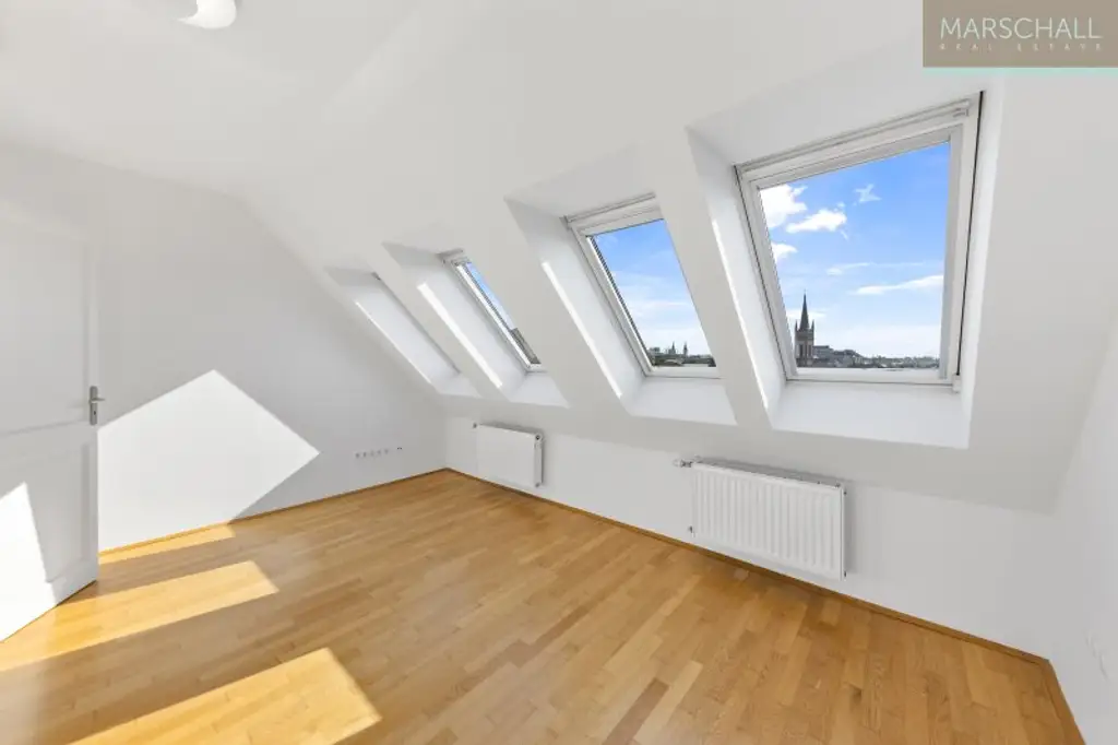 Helle 4-Zimmer-Dachgeschosswohnung mit traumhaftem Fernblick im 7. Bezirk