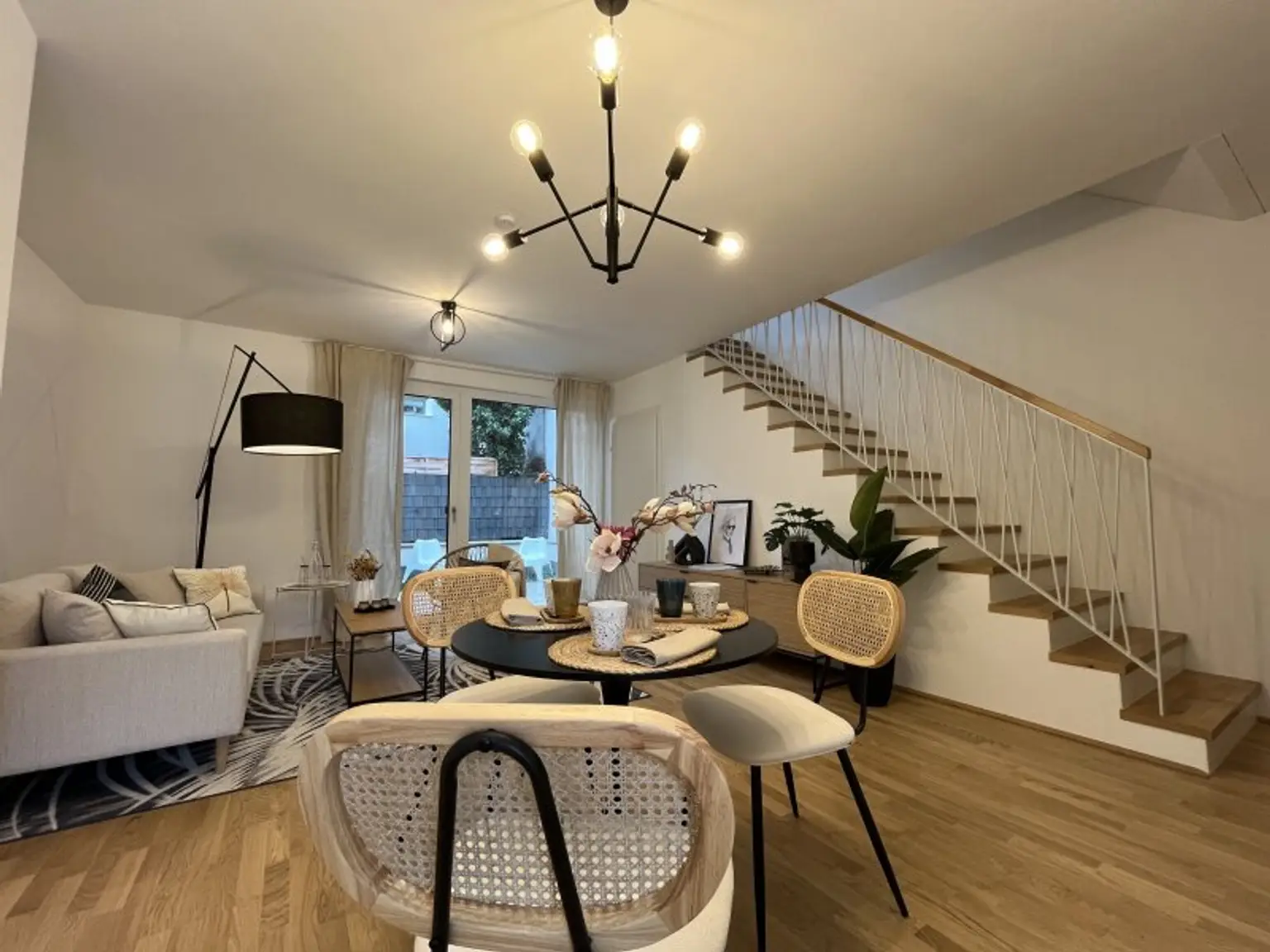 Einmalige Chance: Modernes Townhouse mit zwei Eingängen!