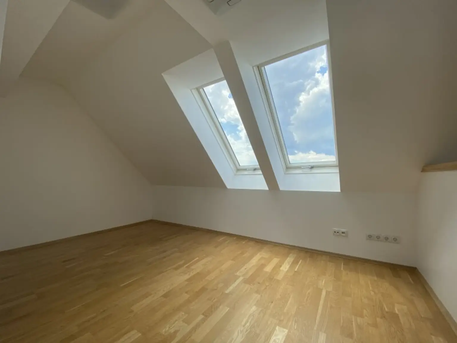Klimatisierte Dachterrassenwohnung - schöne Terrasse nach Osten - Nahe U1-Keplerplatz