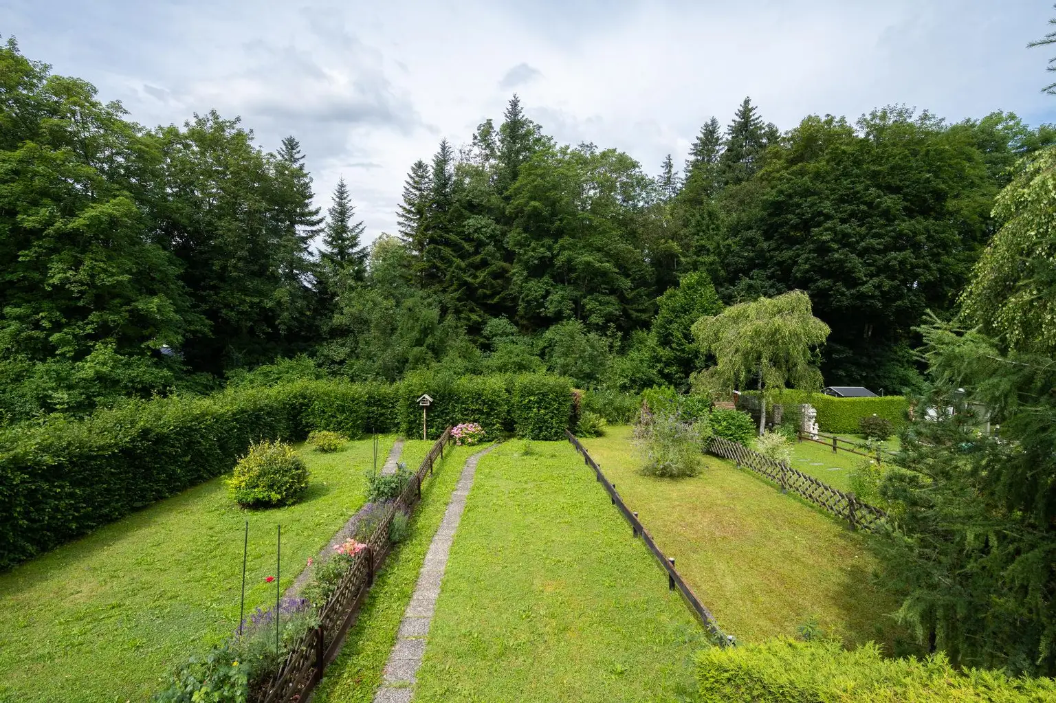 Gepflegtes Reihenhaus mit Garten, Terrasse und Garage in zentraler Lage!