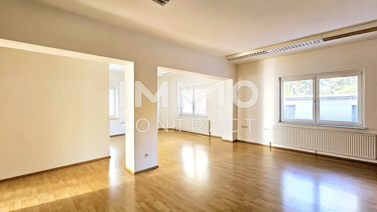 Großzügige Büroräume in attraktiver Lage in kleinem Mehrparteienhaus