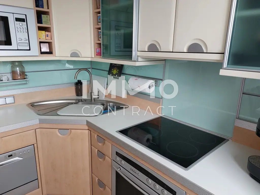 BESONDERS SCHÖNE 3 ZIMMERWOHNUNG MIT GROSSER LOGGIA UND MIT  EXKLUSIVER AUSSTATTUNG