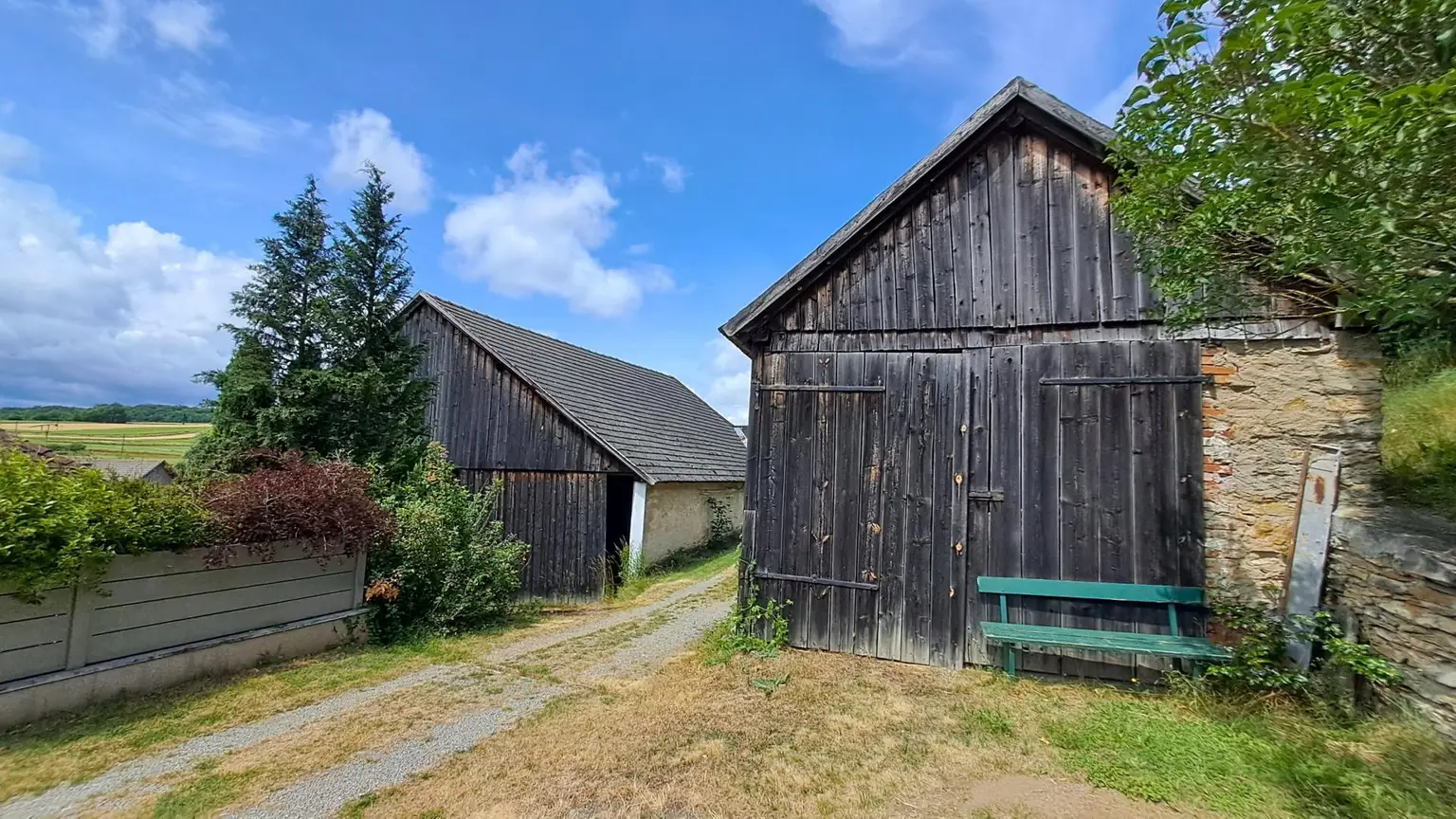 Ansicht Feldweg beide Stadel