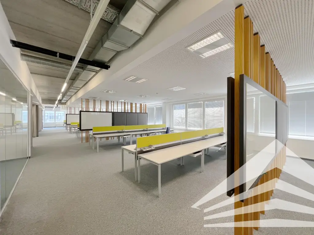 Hochwertiges Büro mit Terrasse in Zentrumsnähe! Parkplätze!