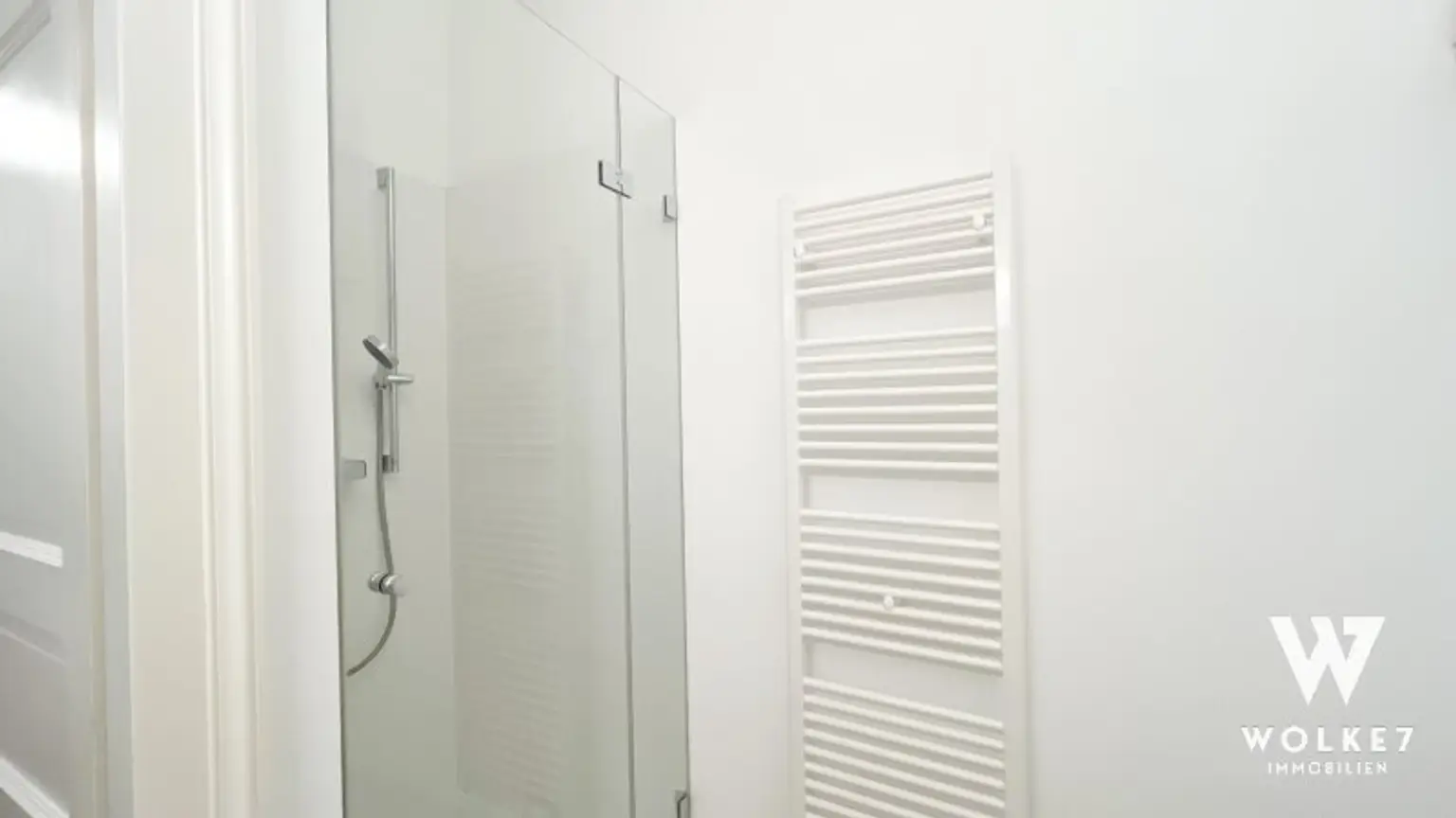 Sanierte 3-Zimmer-Altbauwohnung mit ca. 13,5 m² Balkon I bezugsfertig