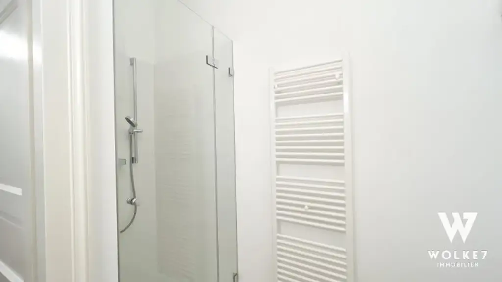 Sanierte 3-Zimmer-Altbauwohnung mit ca. 13,5 m² Balkon I bezugsfertig