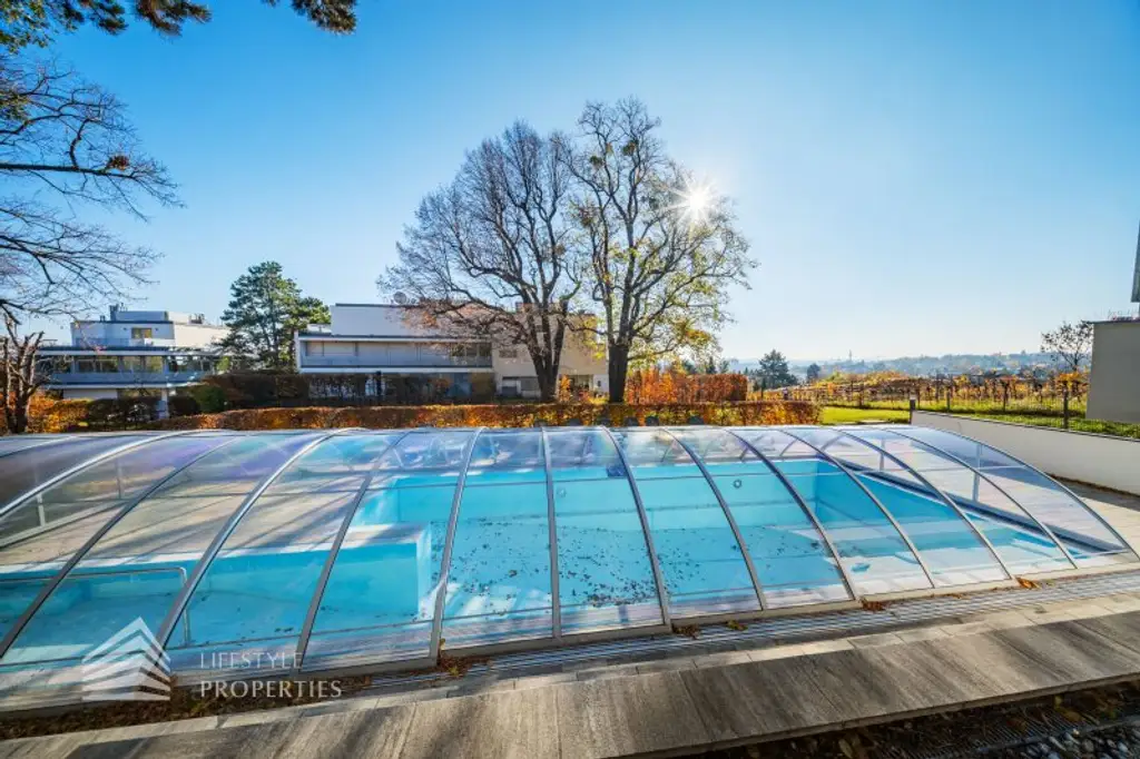 Wunderschöne 5 - Zimmer Wohnung mit Terrasse und Garten