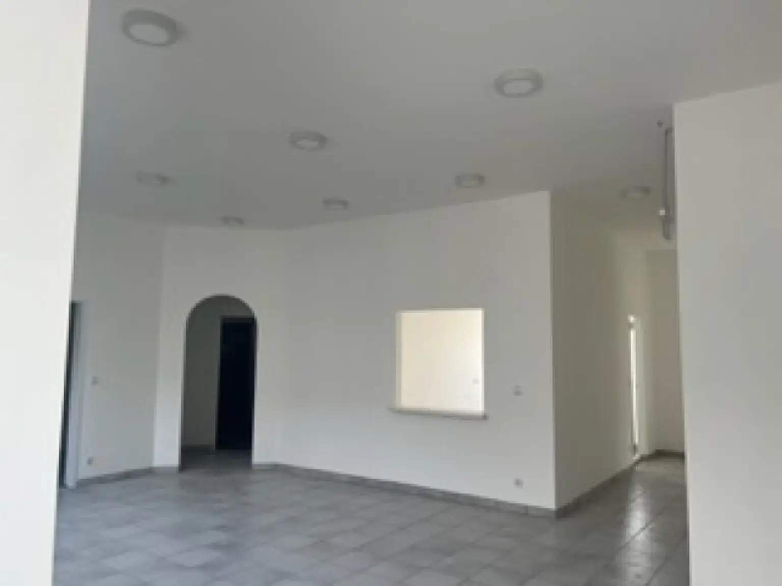Vollsanierte Gewerbefläche in Wien: 682m²,  perfekt für Ihr Business! 28 Stellplätze, LKW Einfahrt